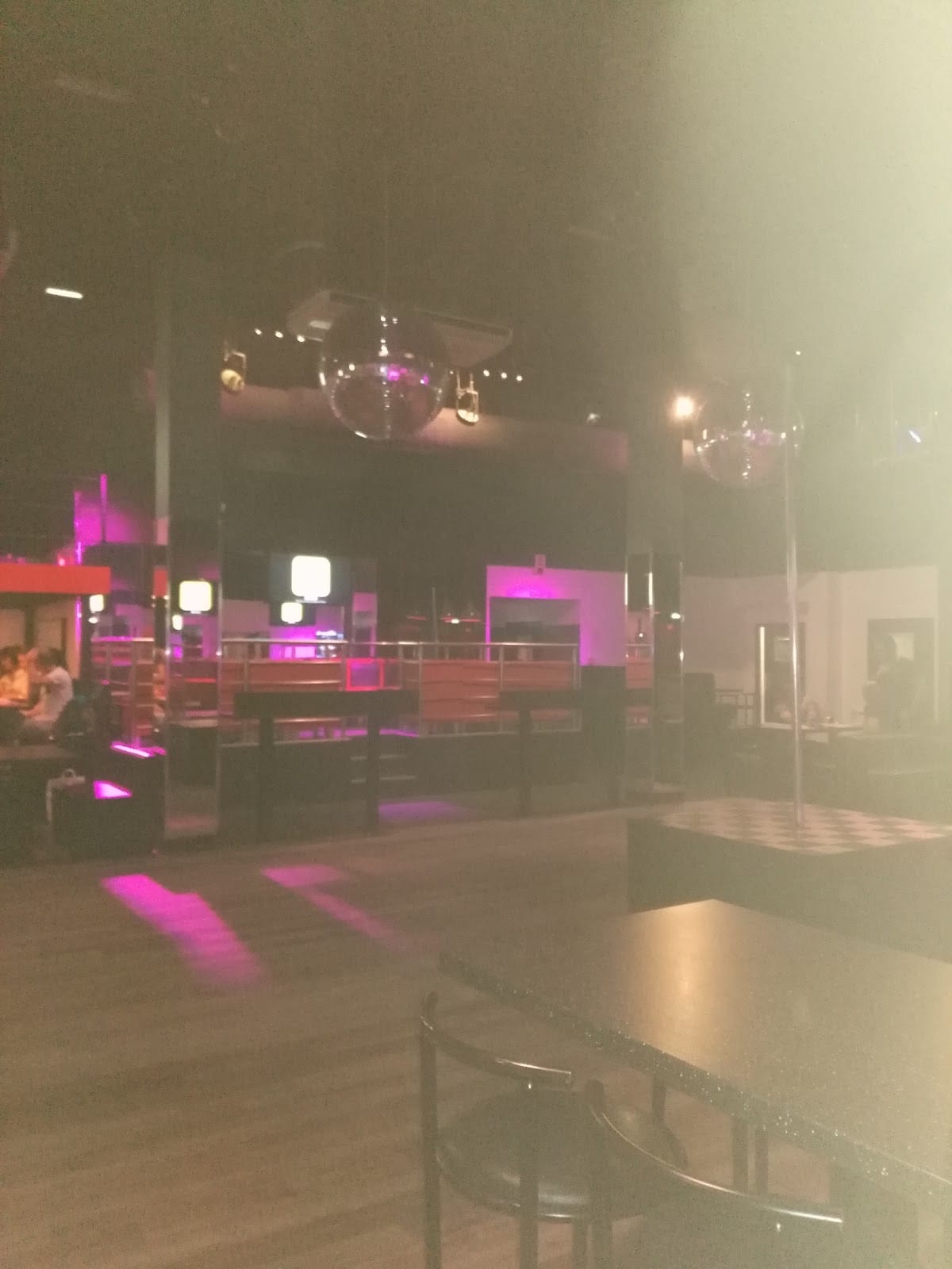 NEW80 - Discothèque de Tours, boîtes de nuit à Rue Hippolyte Monteil, Tours